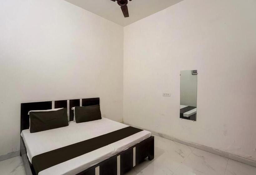 호텔 Oyo Meenaachi Inn