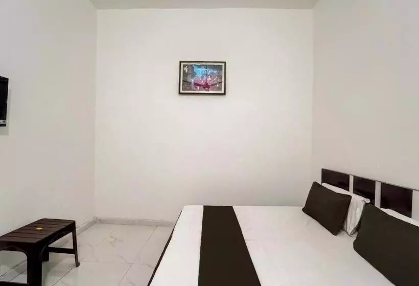 هتل Oyo Meenaachi Inn