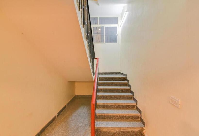 호텔 Oyo Meenaachi Inn