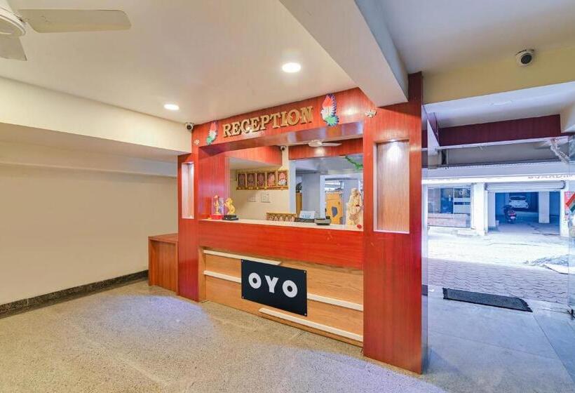 호텔 Oyo Meenaachi Inn