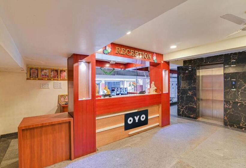 호텔 Oyo Meenaachi Inn