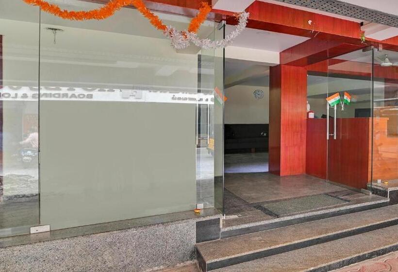 호텔 Oyo Meenaachi Inn