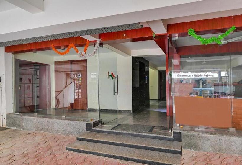 호텔 Oyo Meenaachi Inn