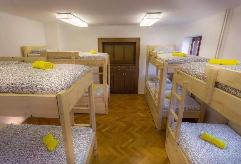 1a Adventure Hostel
