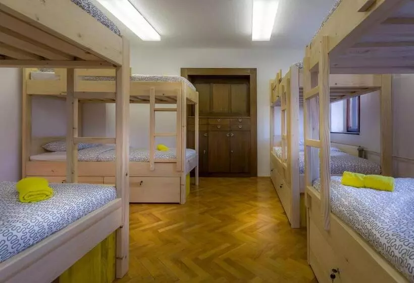 1a Adventure Hostel