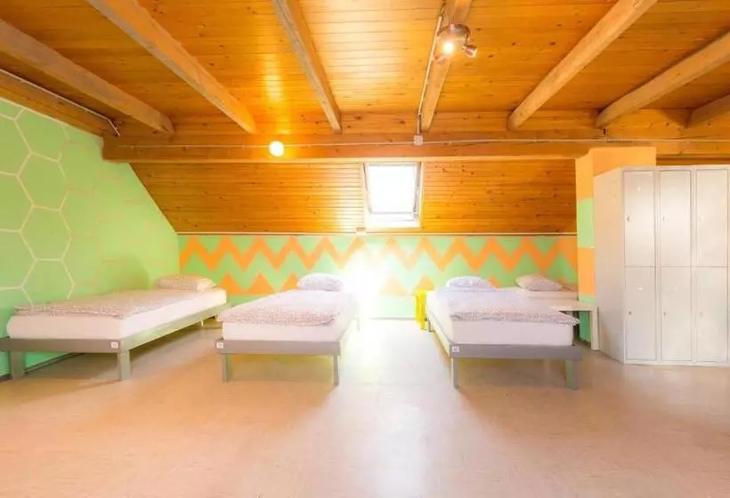 1a Adventure Hostel