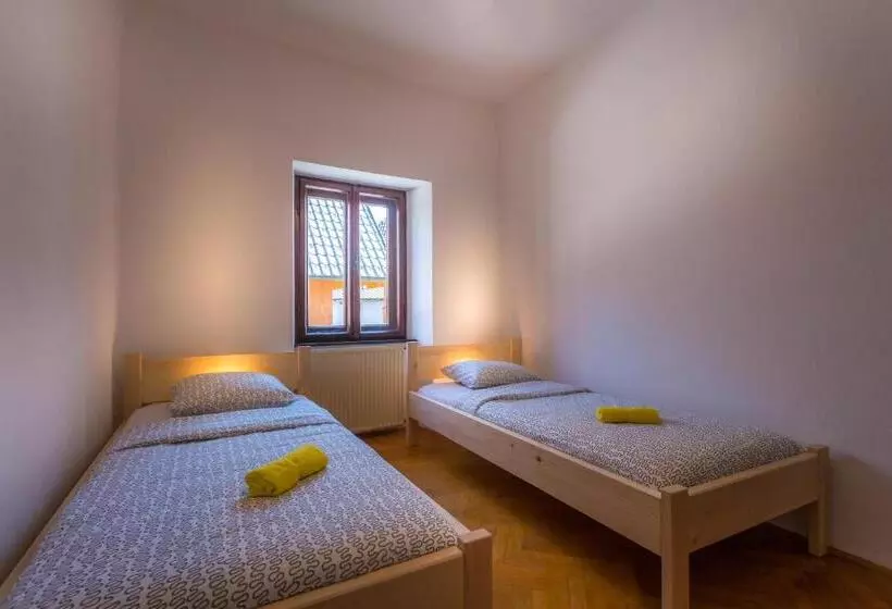 1a Adventure Hostel