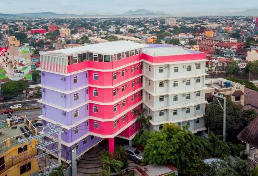 הוסטל Myspace Hotel @bgc