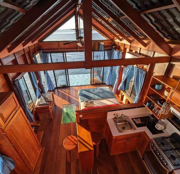 تختخواب و صبحانه Barrbra Bnb Over The Sea