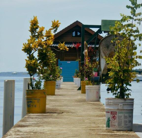 تختخواب و صبحانه Barrbra Bnb Over The Sea
