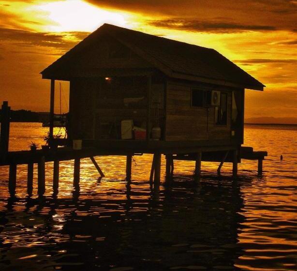 تختخواب و صبحانه Barrbra Bnb Over The Sea