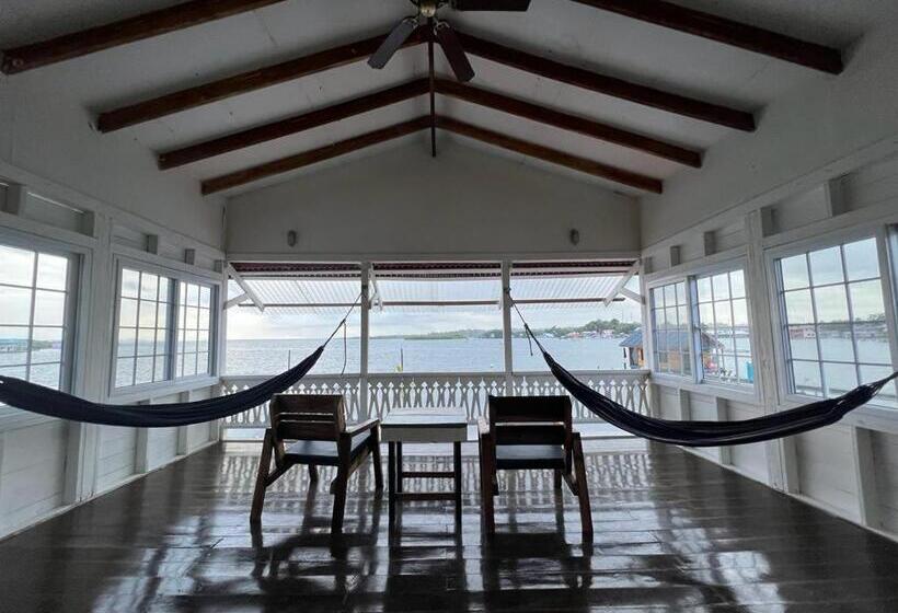 تختخواب و صبحانه Barrbra Bnb Over The Sea