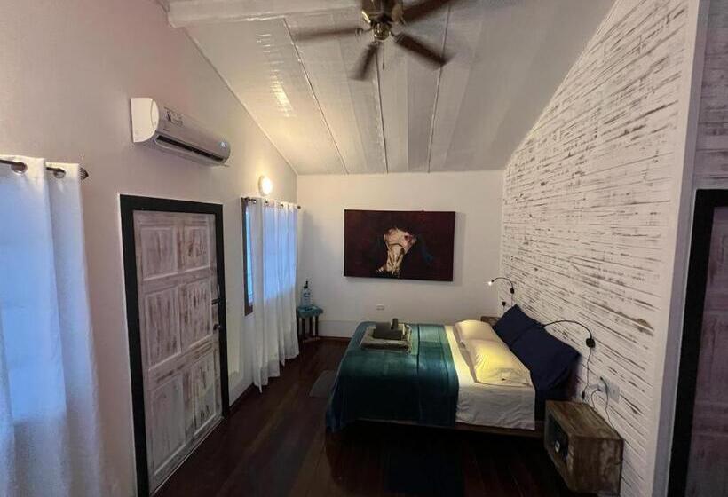 تختخواب و صبحانه Barrbra Bnb Over The Sea