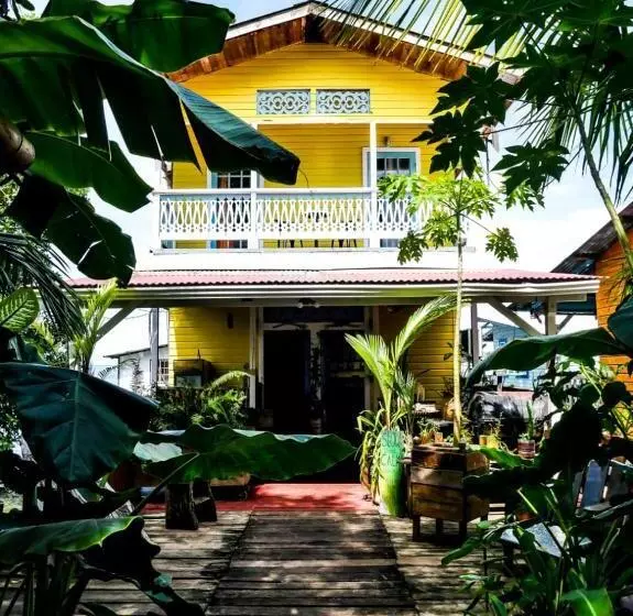 Aamiaismajoitus (B&B) Barrbra Bnb Over The Sea
