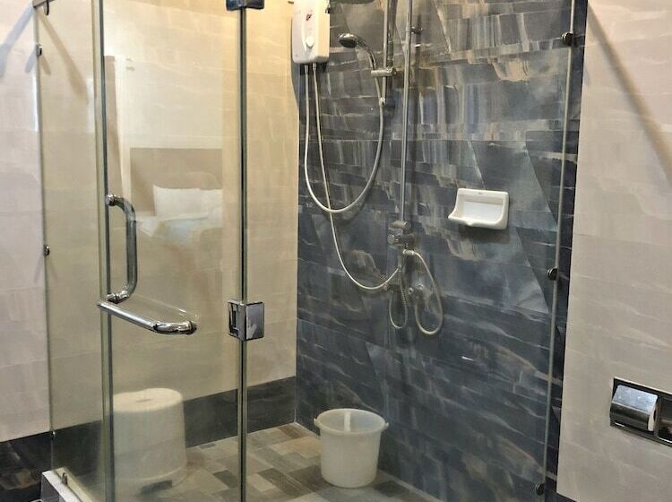 Отель Knights Ko Suites