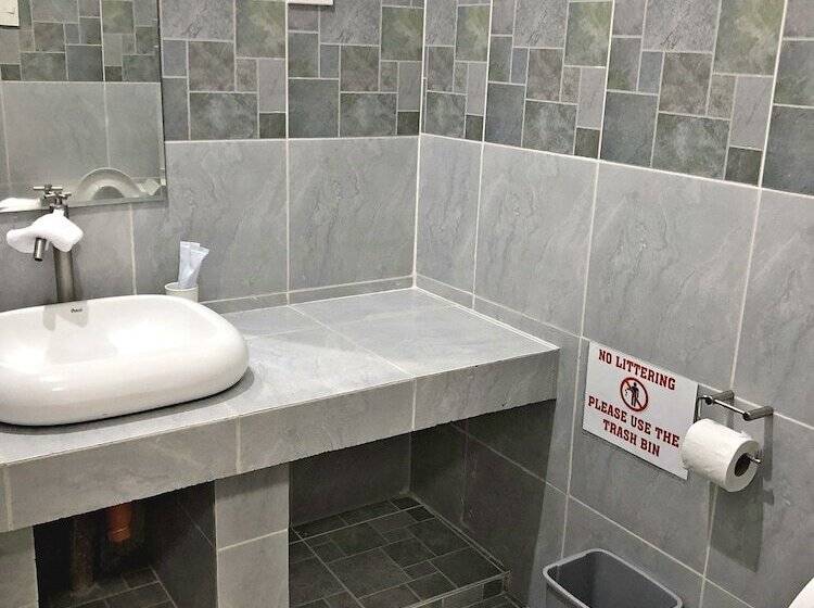 Отель Knights Ko Suites