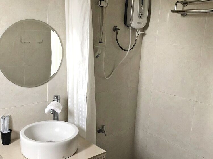 Отель Knights Ko Suites