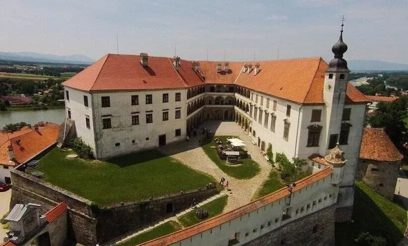 Mitra, Story Hotels