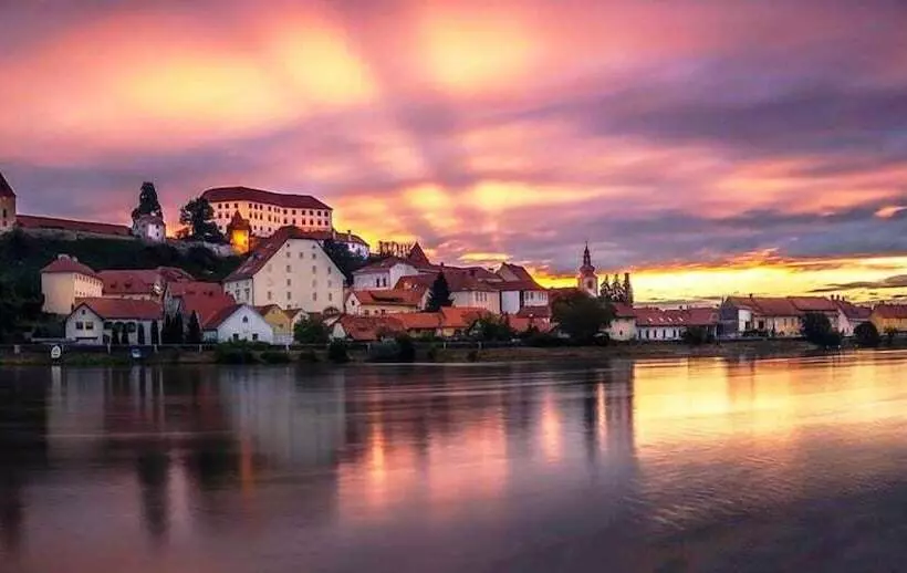 Mitra, Story Hotels