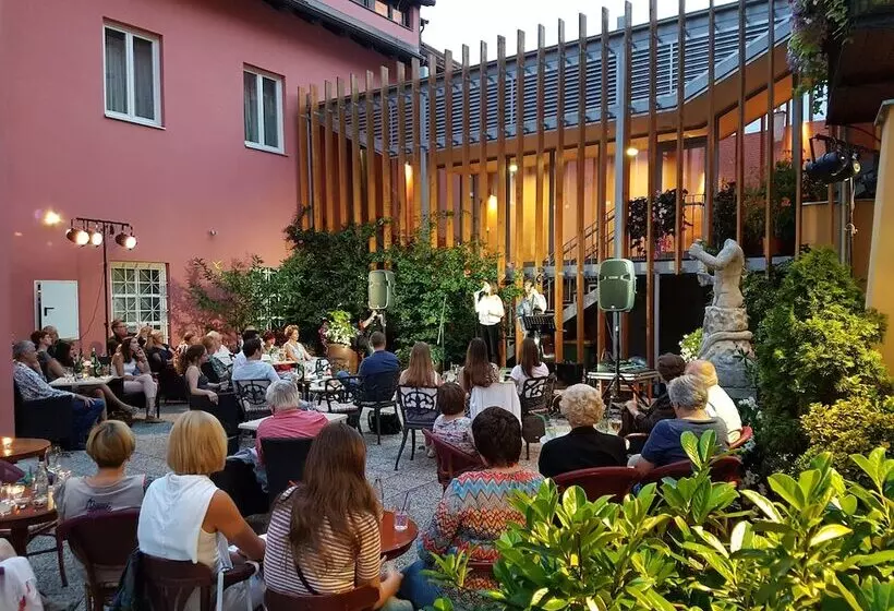 Mitra, Story Hotels