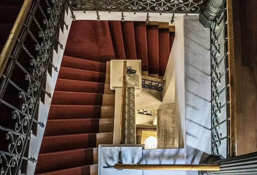 Mitra, Story Hotels