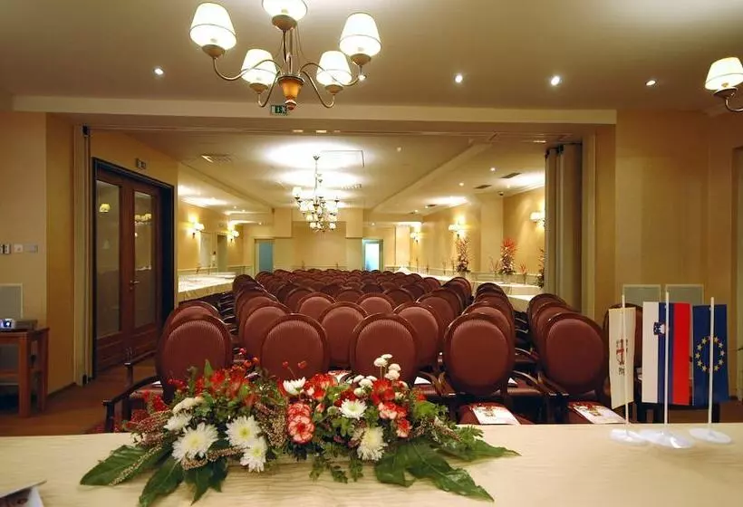 Mitra, Story Hotels