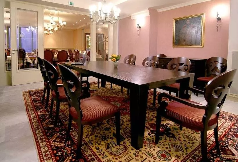 Mitra, Story Hotels