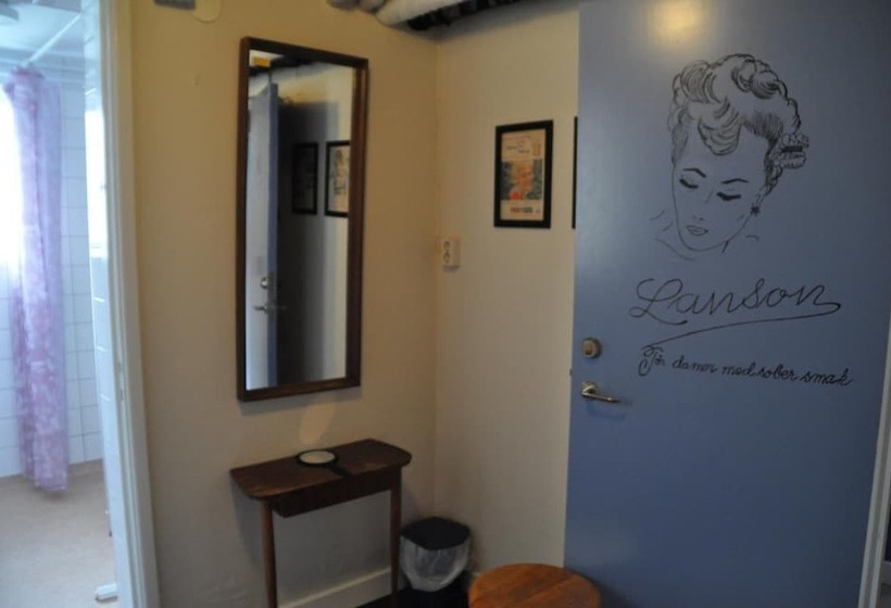 Roddaren Vandrarhem   Hostel