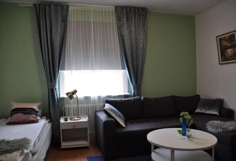 Roddaren Vandrarhem   Hostel