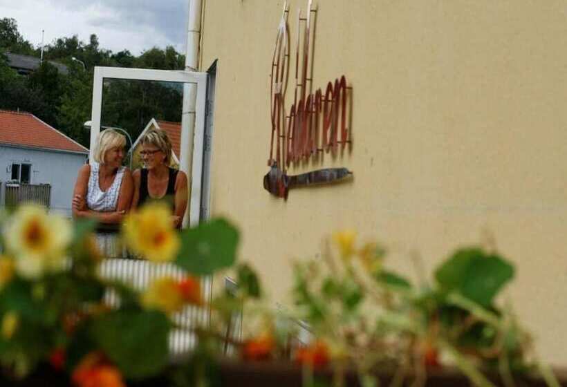 Roddaren Vandrarhem   Hostel