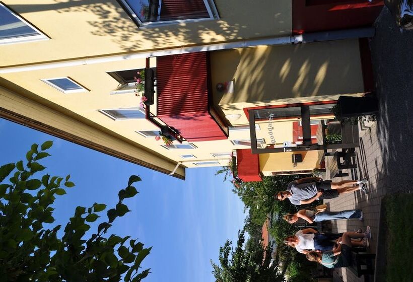 Roddaren Vandrarhem   Hostel