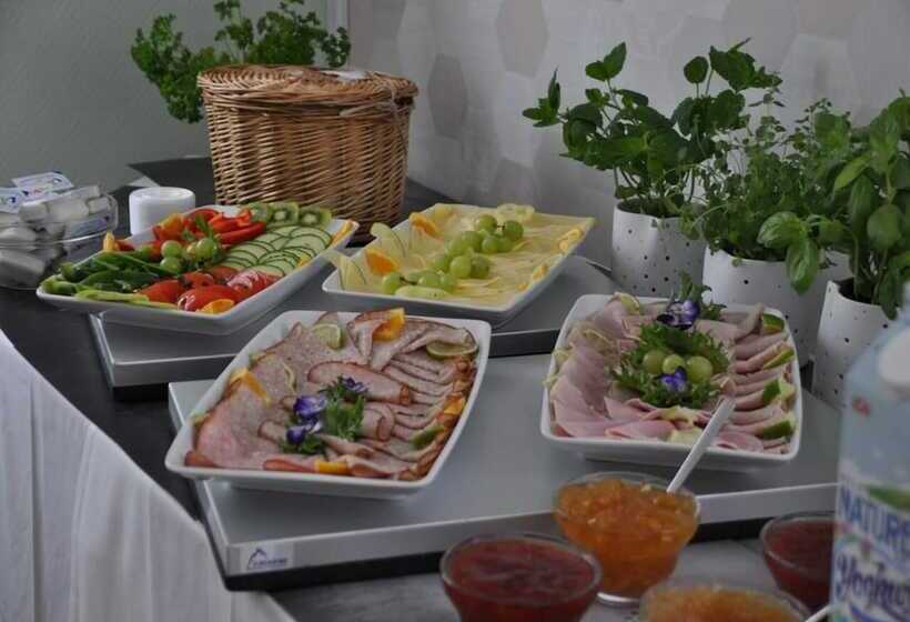 Roddaren Vandrarhem   Hostel