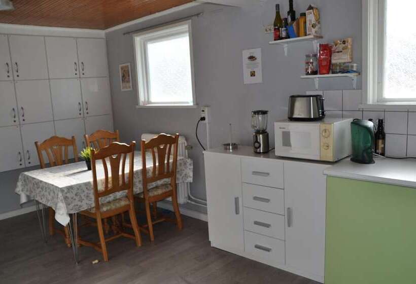 Roddaren Vandrarhem   Hostel