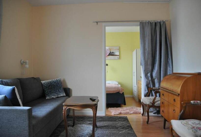 Roddaren Vandrarhem   Hostel