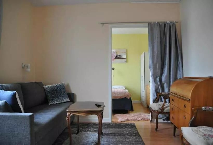 Roddaren Vandrarhem   Hostel