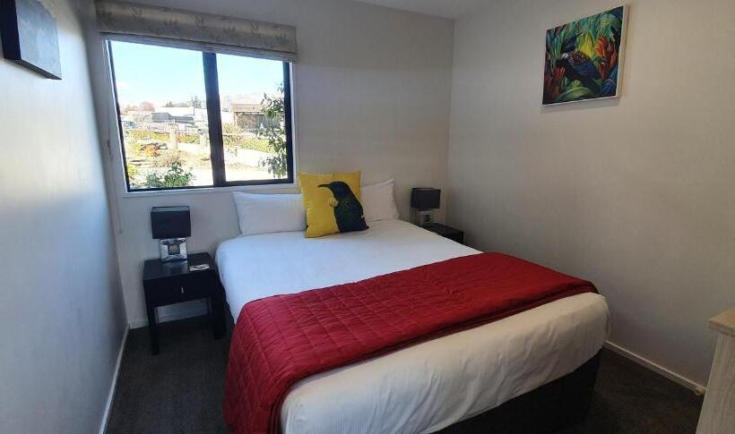 The Moorings Motel And Apartments