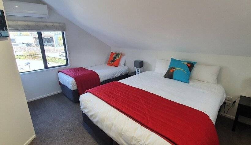 The Moorings Motel And Apartments