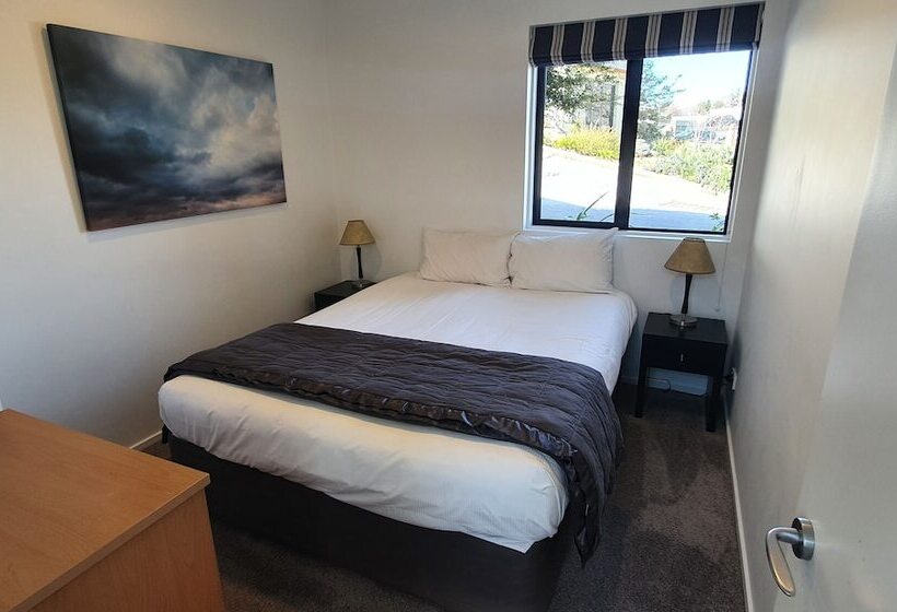 The Moorings Motel And Apartments