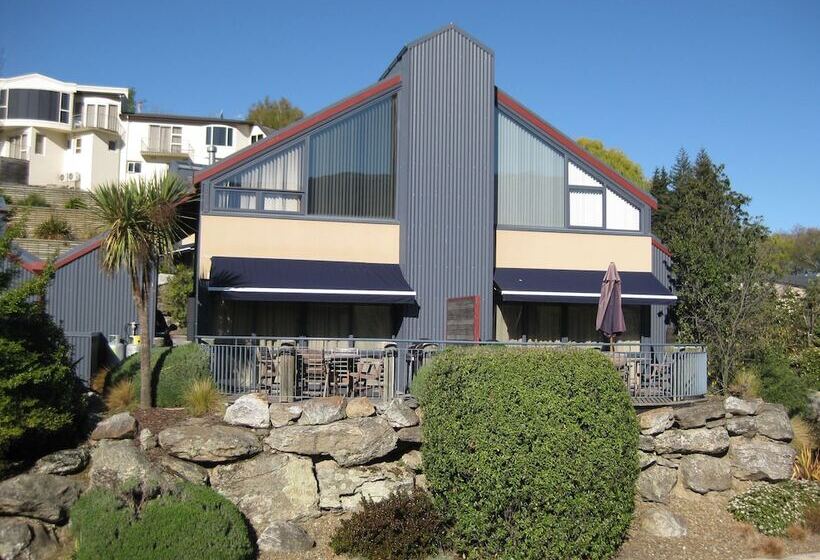 The Moorings Motel And Apartments