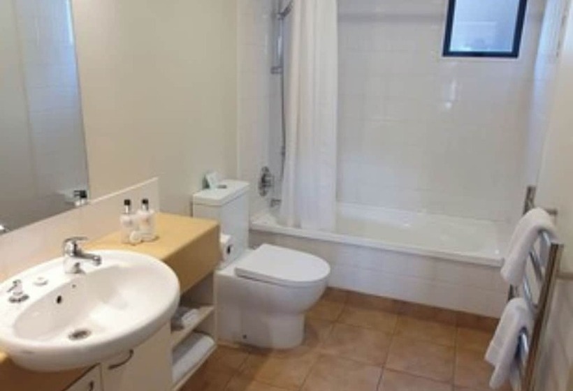 The Moorings Motel And Apartments