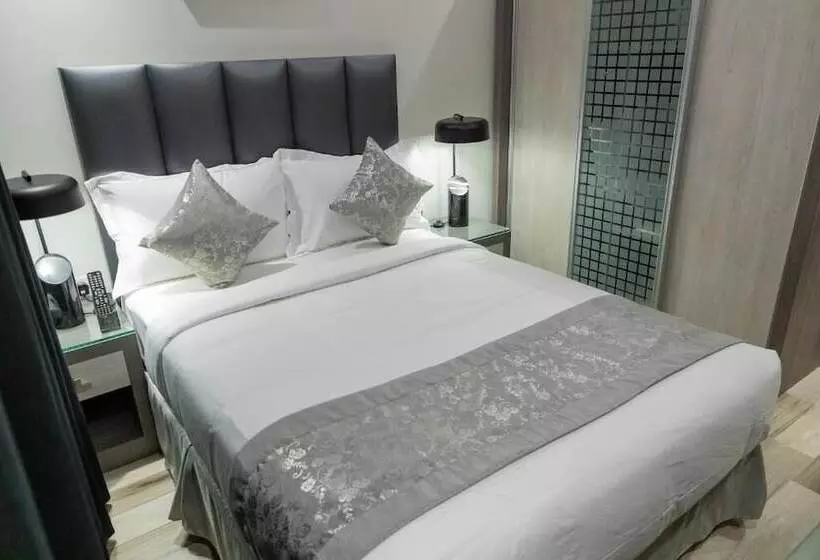 Hotelli Express Seven Palaces