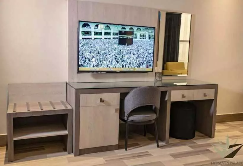 Hotelli Express Seven Palaces