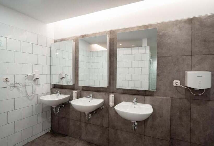 Hotel Bobopod Kota Tua Jakarta