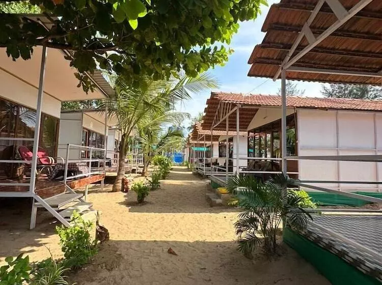 ホテル Mountain Palm Patnem Beach