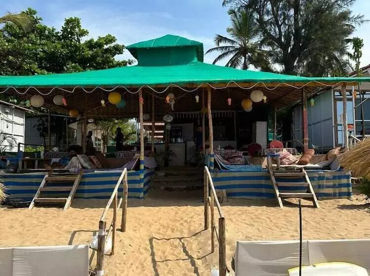 ホテル Mountain Palm Patnem Beach