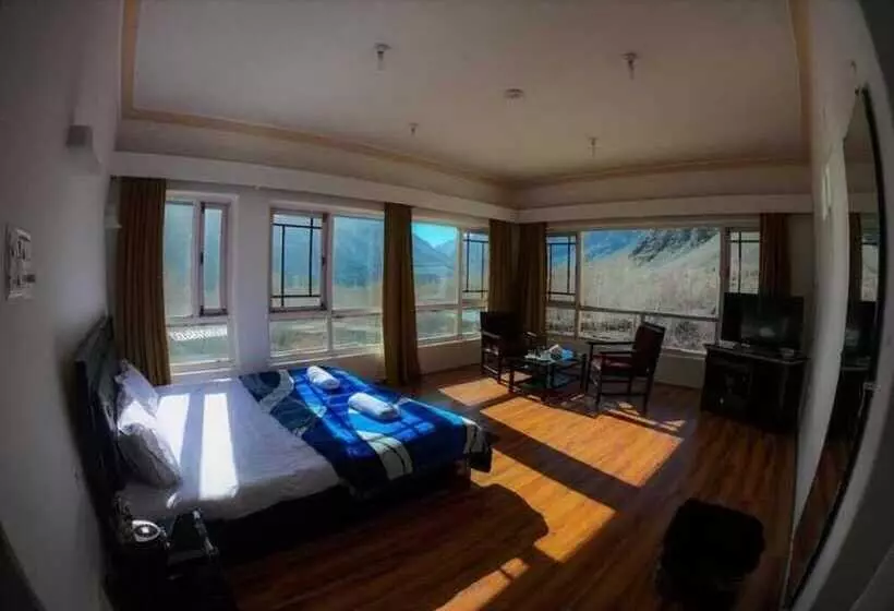 ホテル The Nun Kun Residency Kargil