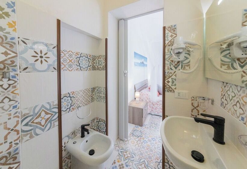 膳宿费 Holiday Eolie Village