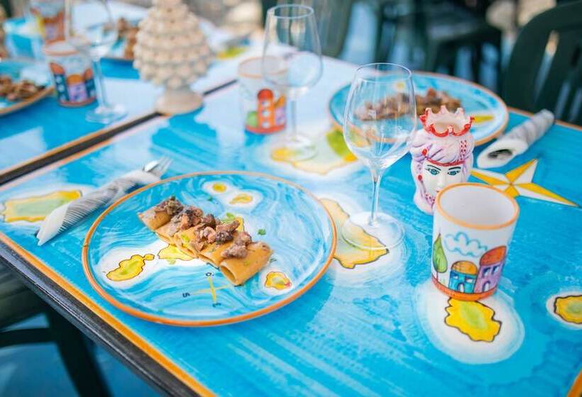 膳宿费 Holiday Eolie Village