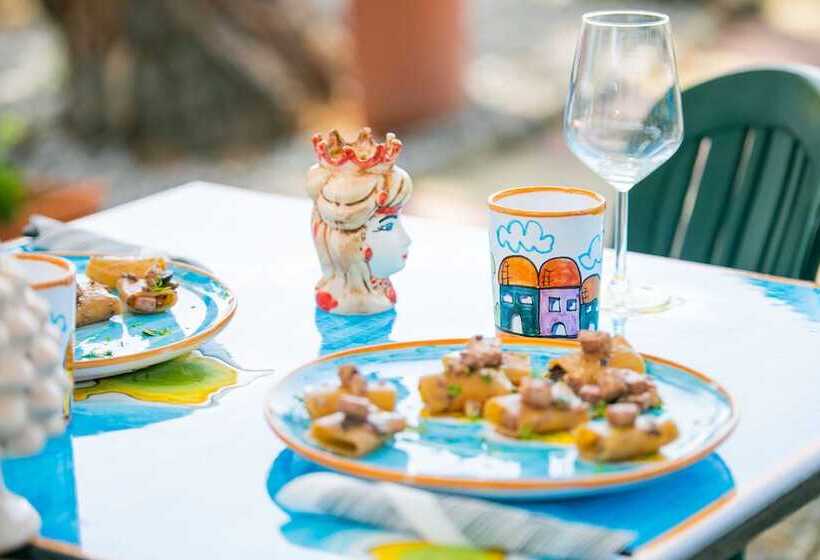 膳宿费 Holiday Eolie Village