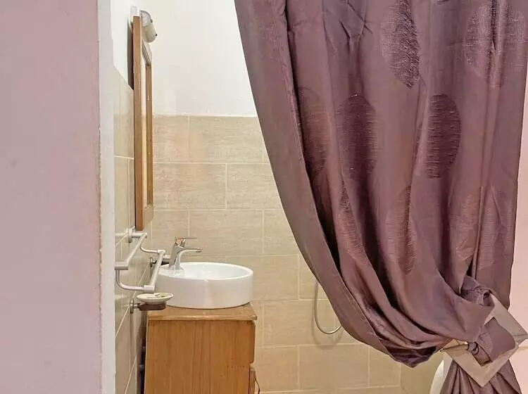 پانسیون Umoja Guest House